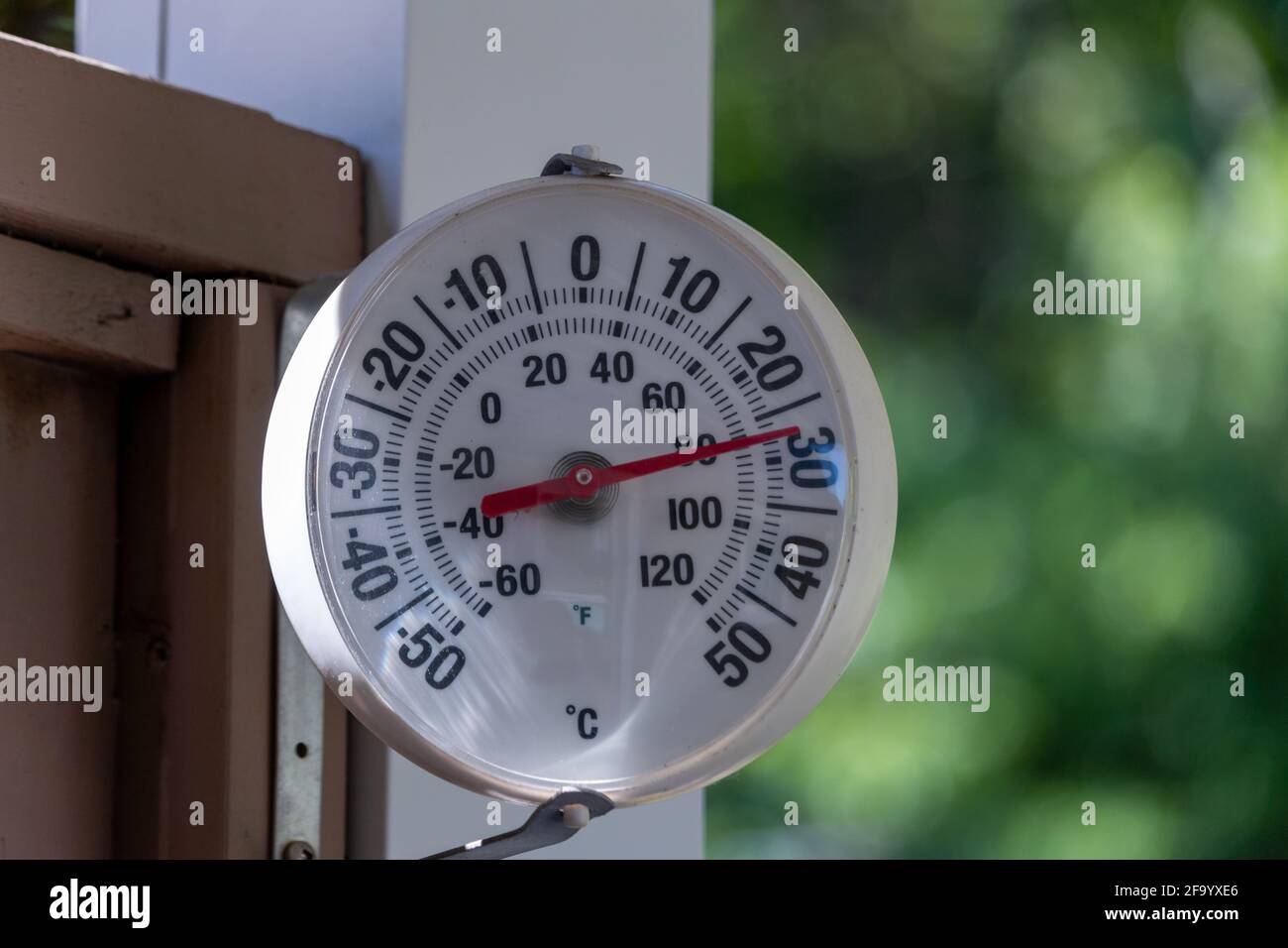 https://c8.alamy.com/comp/2F9YXE6/outdoor-thermometer-for-home-use-indicating-high-summer-temperatures-2F9YXE6.jpg