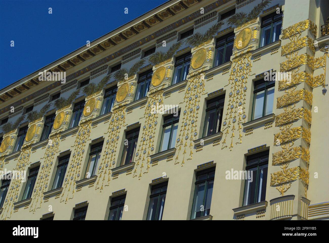 Beautiful art nouveau design apartments by Otto Wagner, Medallion House, No. 38 Linke Wiezeile, Vienna, Austria Stock Photo