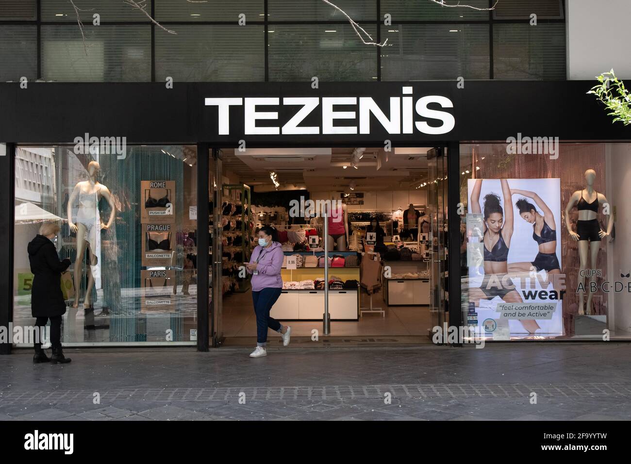 Zara shop sign hi-res stock photography and images - Page 9 - Alamy