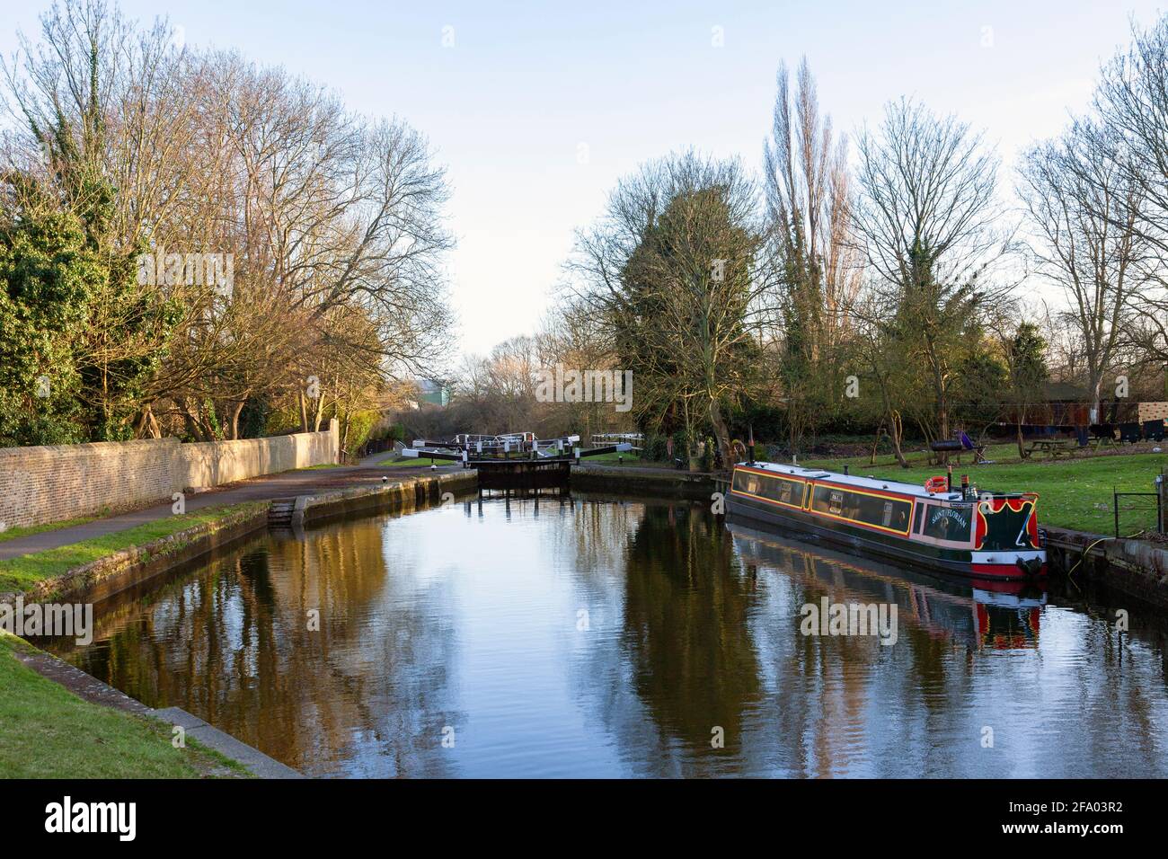 UK, England, London, Hanwell, Stretch of Grand Union Canal and Walk below Lock Number 95 showing Hanwell Flight of Locks Stock Photo