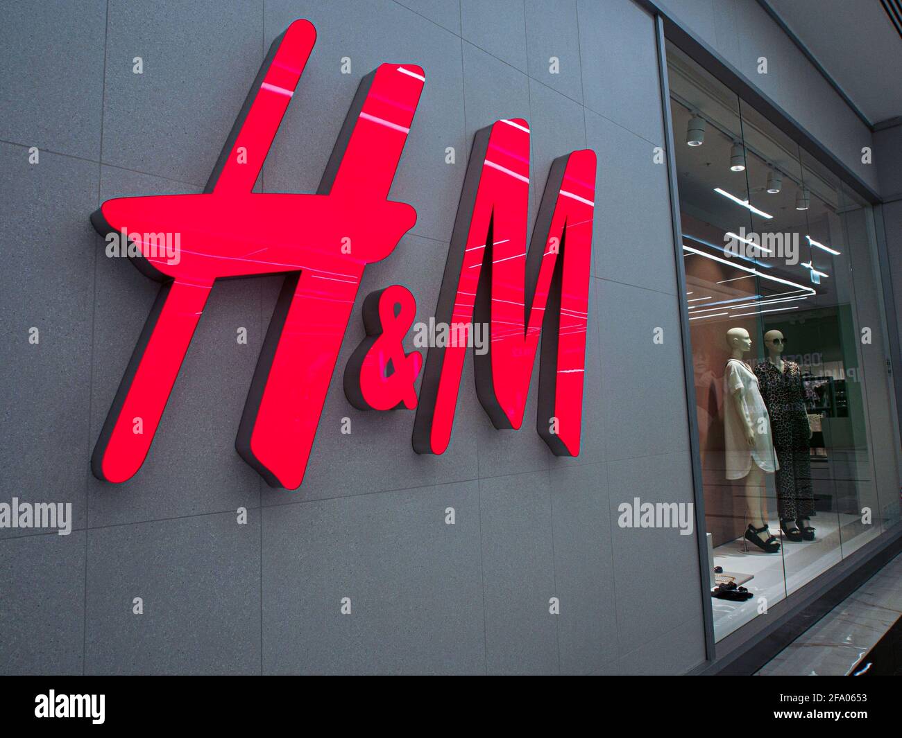 H&m logo hi-res stock photography and images - Page 2 - Alamy