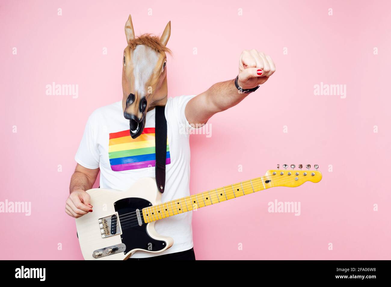 Horse head deals guitar