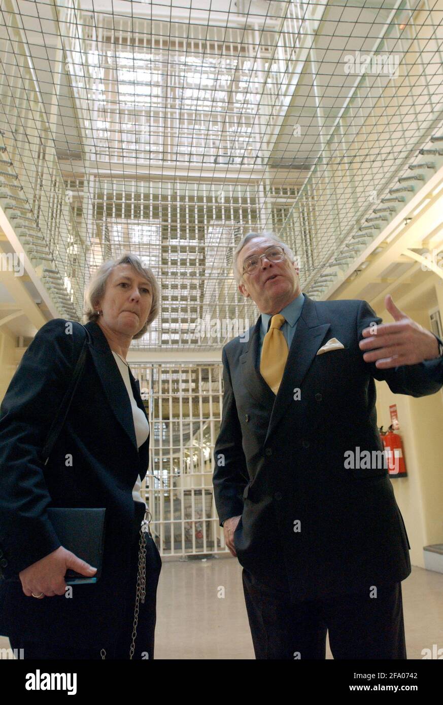 CHIEF INSPECTOR OF PRISONS TALKS TO THE GOVERNOR OF PENTONVILLE PRISON IN NORTH LONDON Stock Photo