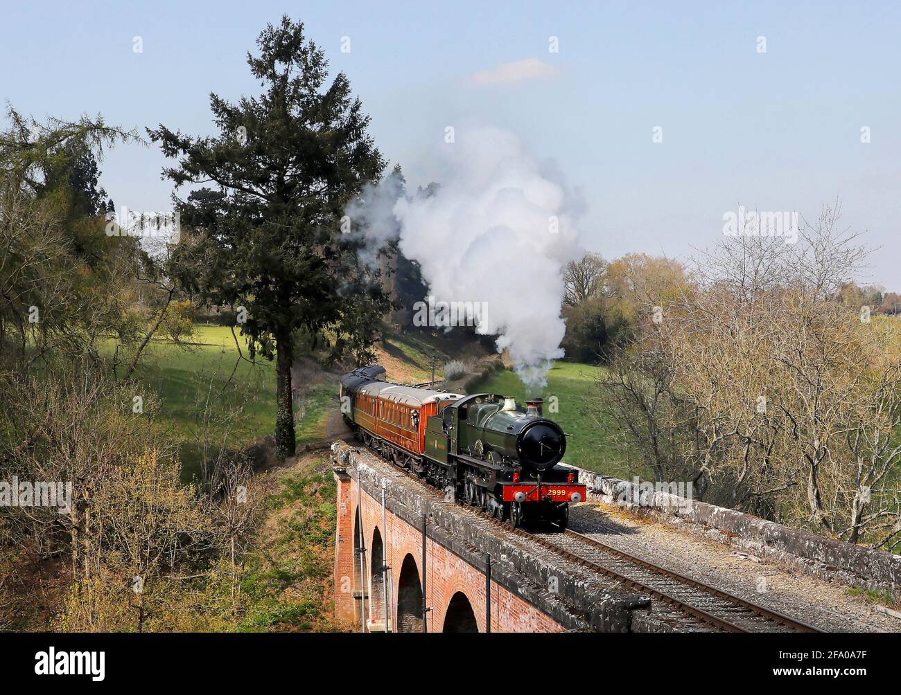 2999 Lady of Legend heads over Oldbury Viaduct on the SVR. Stock Photo