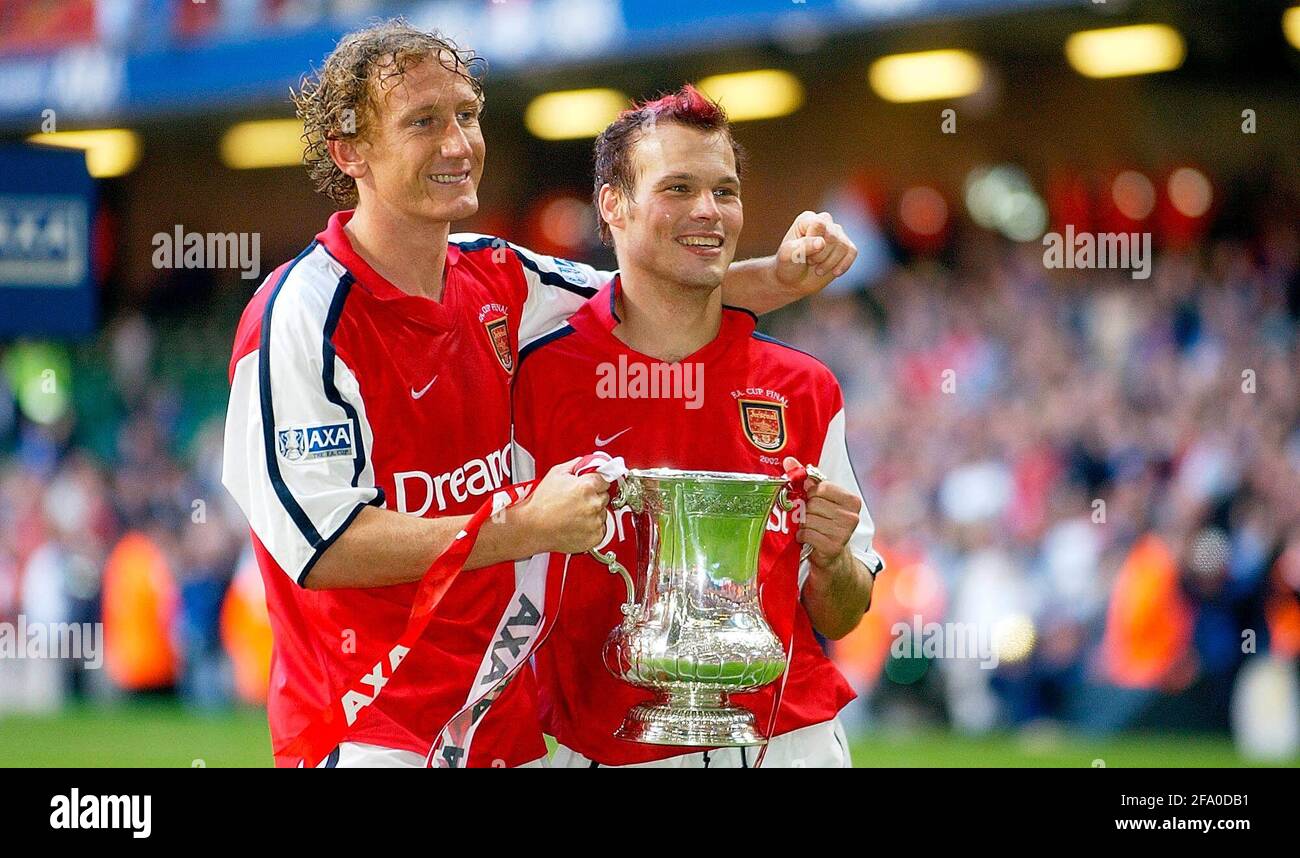 FA CUP FINAL ARSENAL CHELSEA 4/5/2002 RAY PARLOR AND FRED Ljungberg THE TWO GOAL SCORERS PICTURE DAVID ASHDOWN.FA CUP Stock Photo