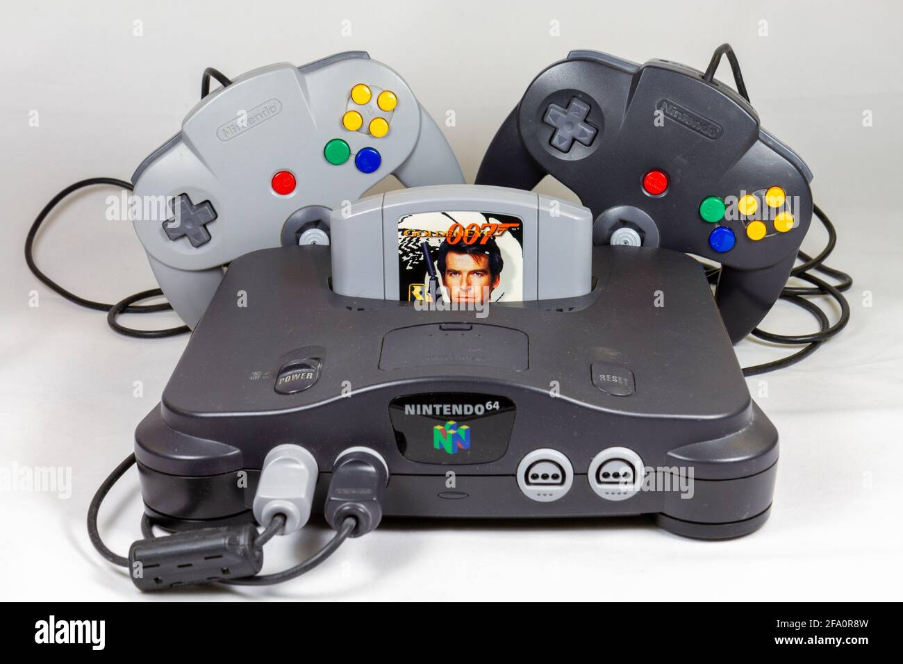 The 'Goldeneye 007' Nintendo 64 or N64 video game cartridge and box, a  fifth generation video game console launched in 1996 in Japan Stock Photo -  Alamy