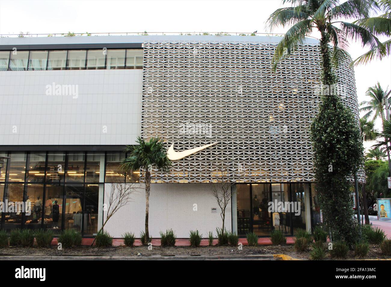 Nike store hi-res stock photography and images - Alamy