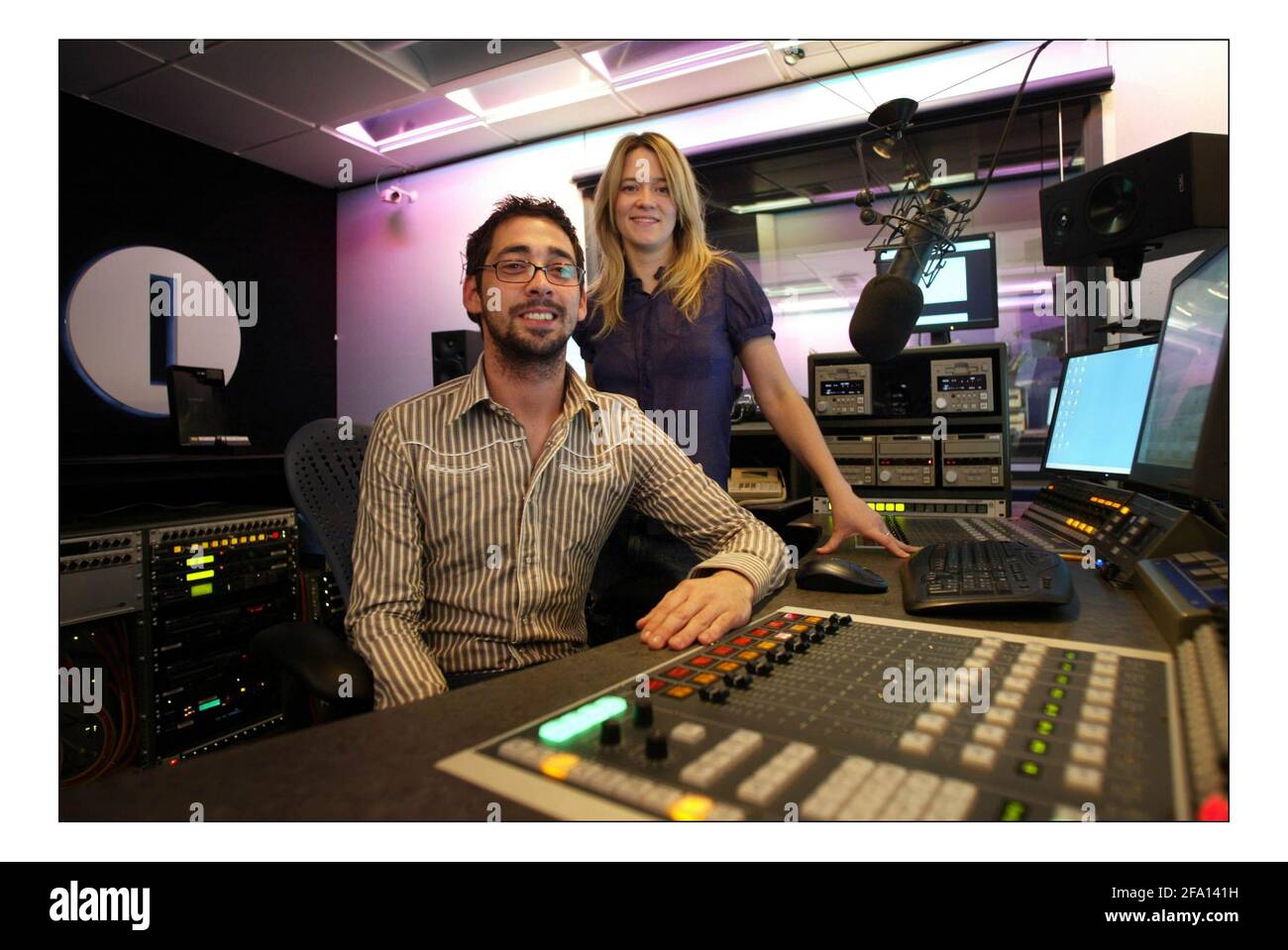 Colin Murray and Edith Bowman.....Radio 1 D.J.s in BBC Radio 1 builing in  London.pic David Sandison 29/11/2005 Stock Photo - Alamy