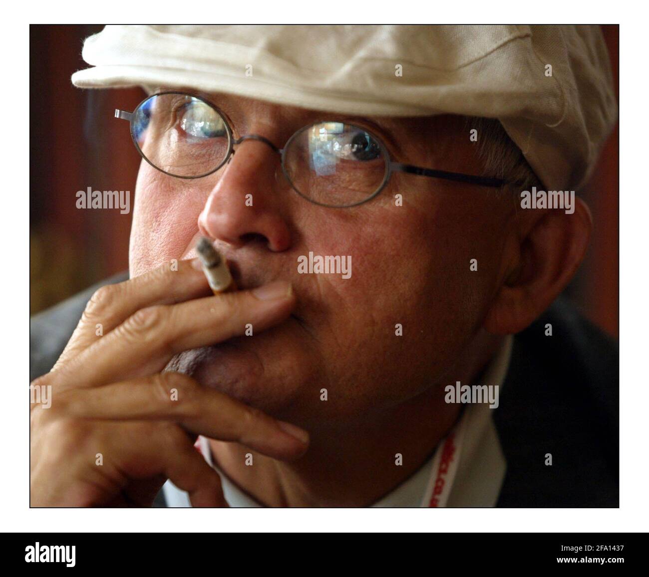 David Hockney and Joe Jackson supporting FOREST (Freedom Organisation for  the right to enjoy smoking Tobacco) at labour party conf brightonpic David  Sandison 28/9/2005 Stock Photo
