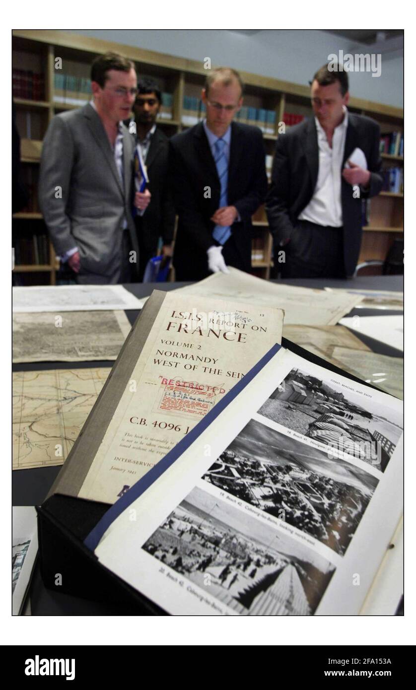 Royal Geographical Society throws open its doors to the public...this project, supported by the Heritage Lottery Fund will alow the public to visit the society's new study centre and the more than two million items including maps,photographs,books,artefacts and documents in its archive....Top secret documents and maps re the D Day landins pic David Sandison 2/6/2004 Stock Photo