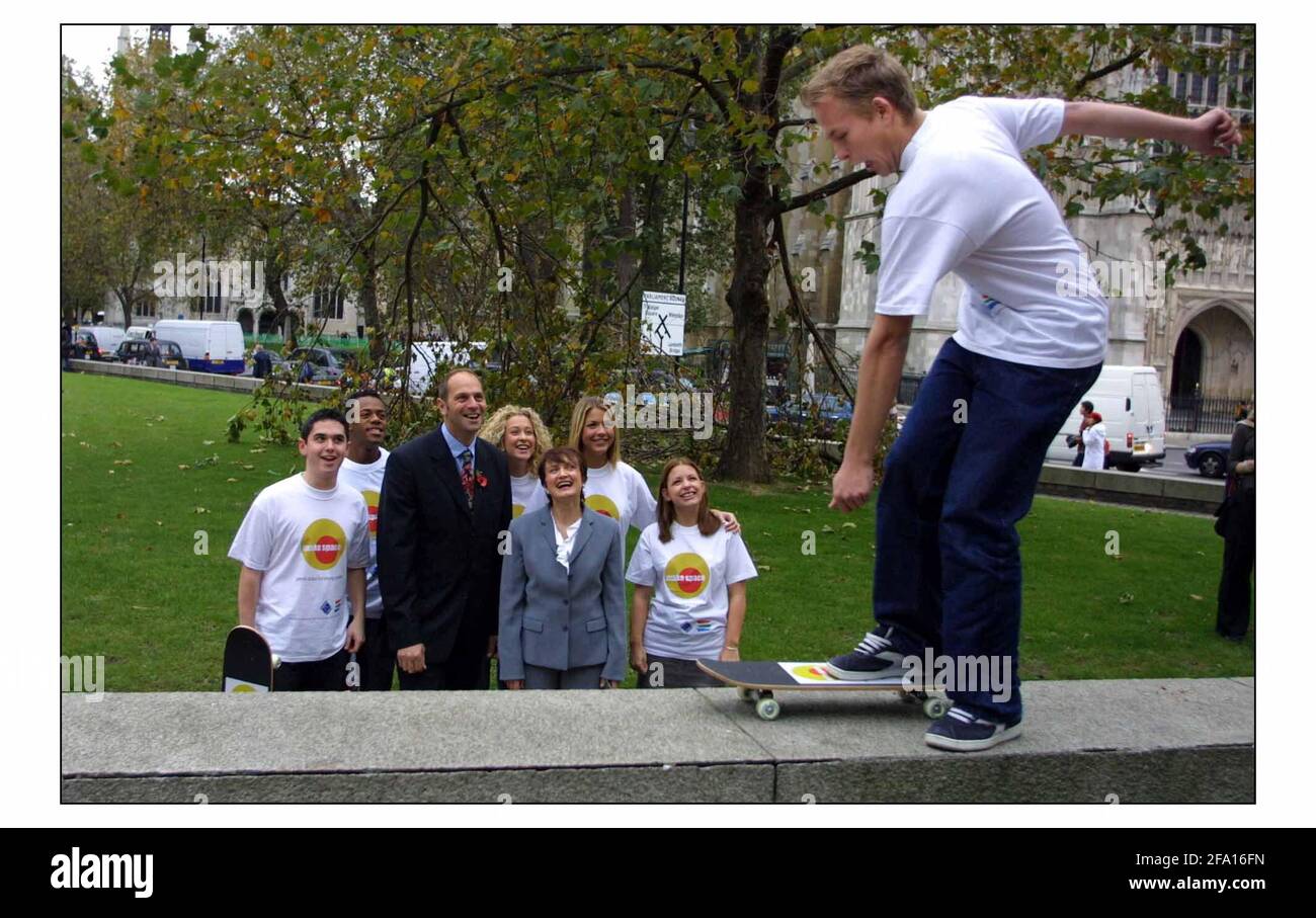 Tessa Jowell and sir Steve Redgrave, with cast members of Hollyoaks, on hand today, watching Lee Otway (Hollyoaks) skateboad. New research shows 70% of 11-16 yr olds believe young people commit crime because there is not enough for them to do. MAKE SPACE a  2.5 mil. national campaign run by Kids Clubs Network and supported by the Nestle Trust will strike at the heart of these problems by creating a network of new clubs for young people, providing a place to go and things to do.pic David Sandison 29/10/2002 Stock Photo