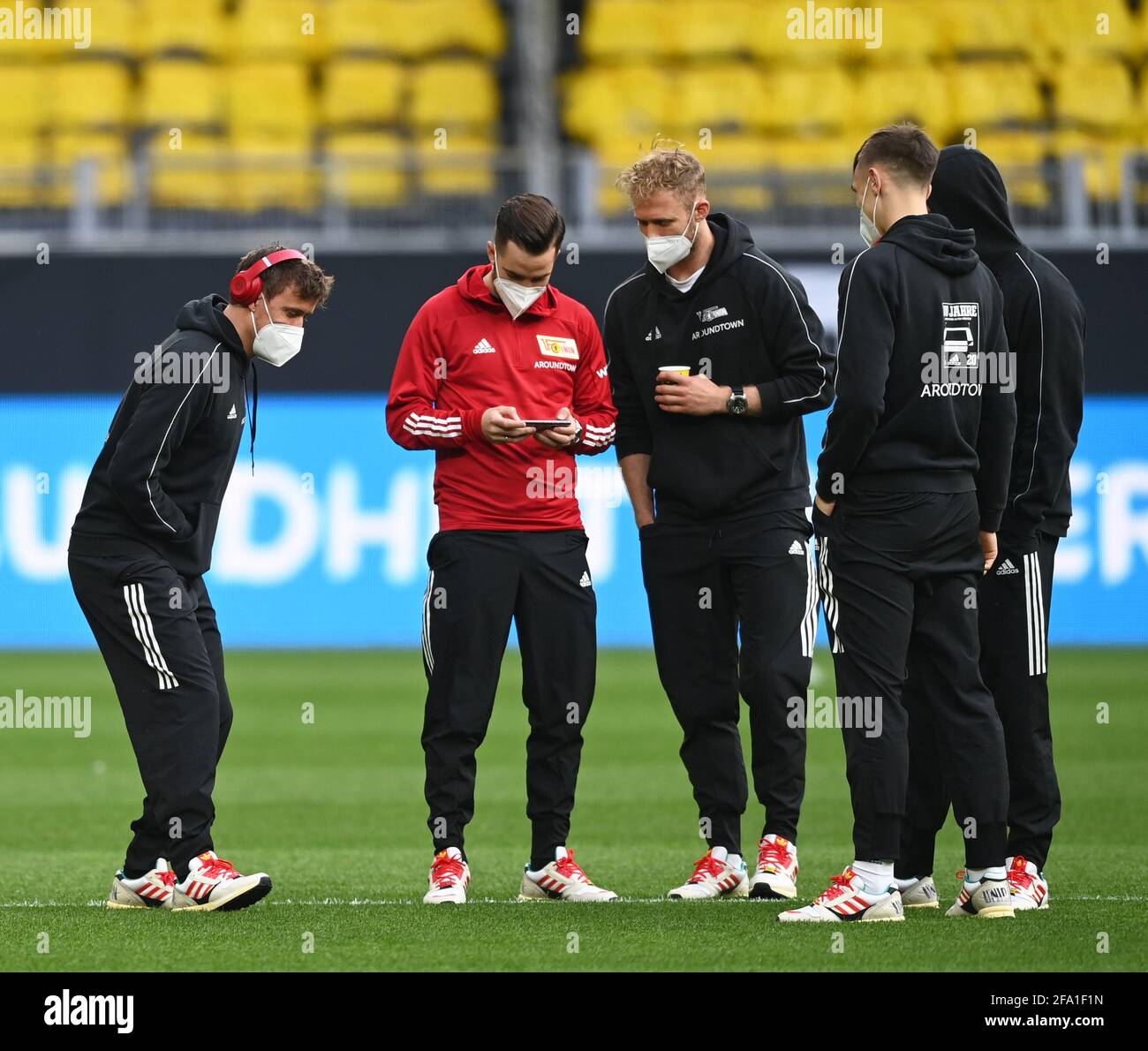 v. l. Max Kruse (1. FC Union Berlin), Niko Gießelmann (1. FC Union Berlin), Sebastian Griesbeck (1. FC Union Berlin), Nico Schlotterbeck (1. FC Union Stock Photo