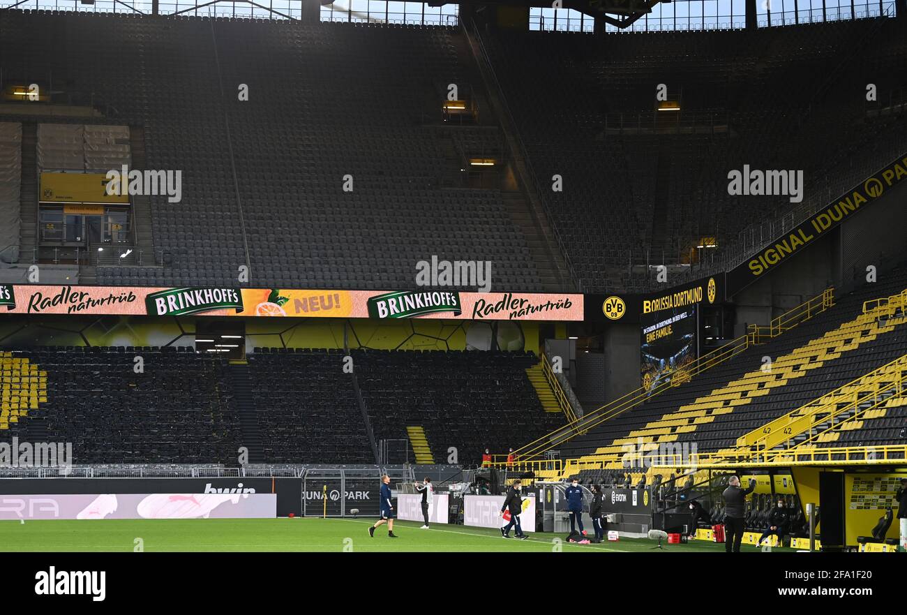 v. l. Blick auf den leeren Gästeblock  Fussball, Herren, Saison 2020/2021, 1. Bundesliga (30. Spieltag), Borussia Dortmund - 1. FC Union Berlin, 21.04 Stock Photo