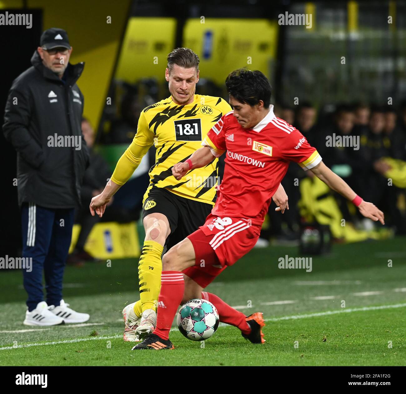 v. l. Lukasz Piszczek (Borussia Dortmund), Keita Endo (1. FC Union Berlin)  Fussball, Herren, Saison 2020/2021, 1. Bundesliga (30. Spieltag), Borussia  Stock Photo - Alamy