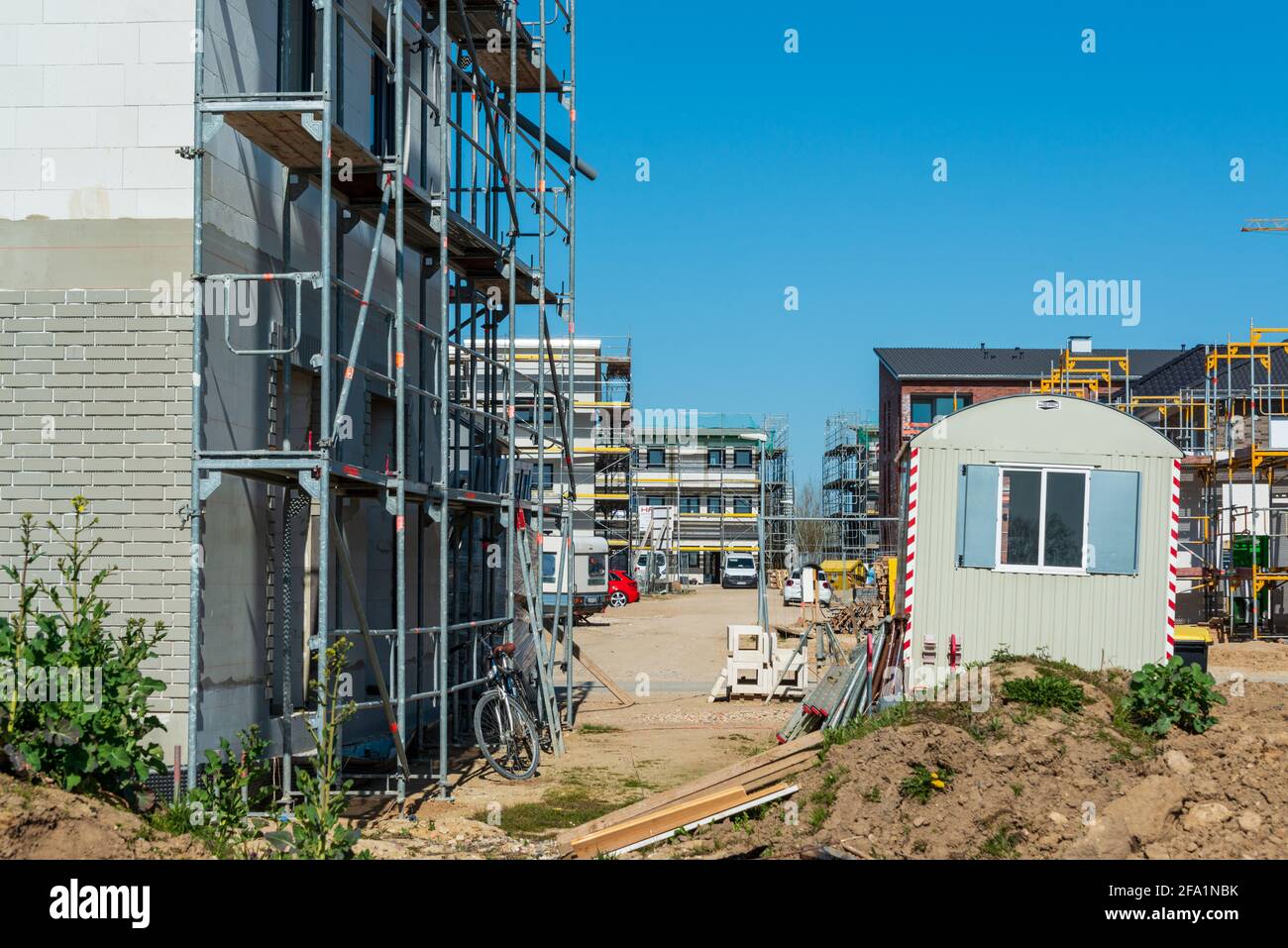 Neubaugebiet für Wohneigentum in einer gemischten Einfamilien- und Mehrfamilienhaus Variante Stock Photo
