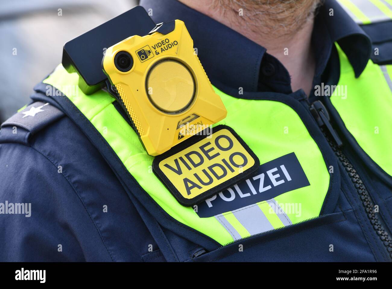 Shoulder height hires stock photography and images Alamy