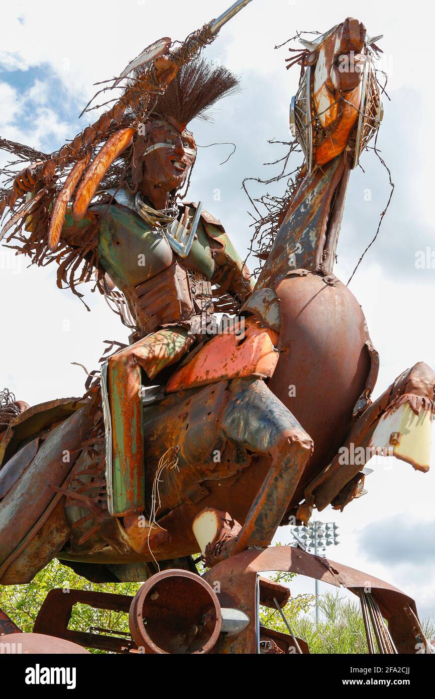 American indian on horse statue hi-res stock photography and images - Alamy
