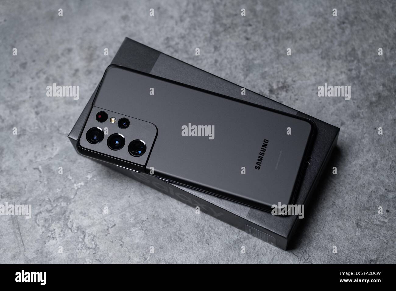 Samsung S21 Ultra Hi Res Stock Photography And Images Alamy