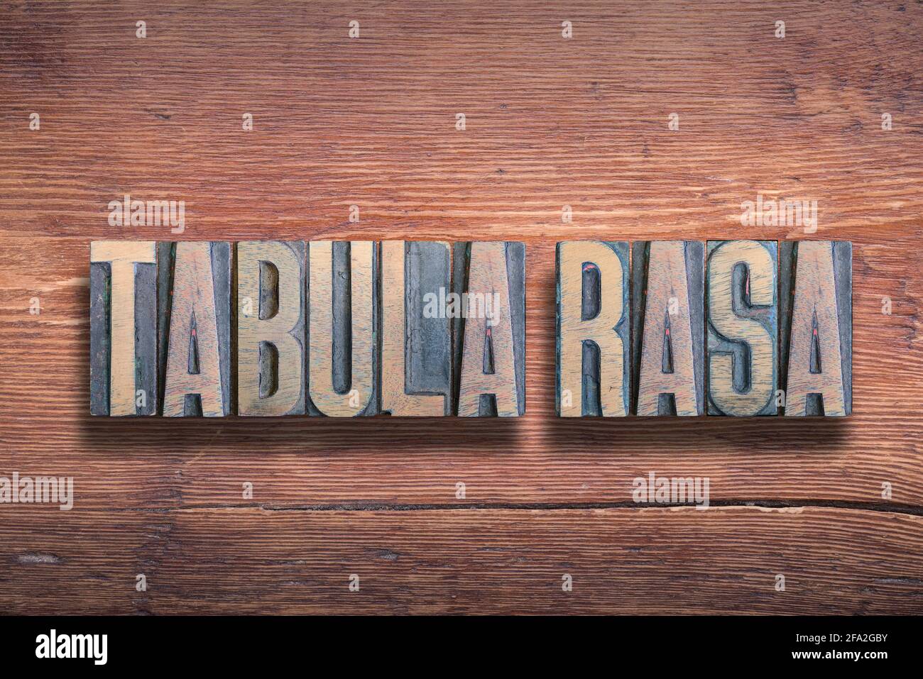 tabula rasa ancient Latin saying meaning «blank slate» combined on vintage varnished wooden surface Stock Photo