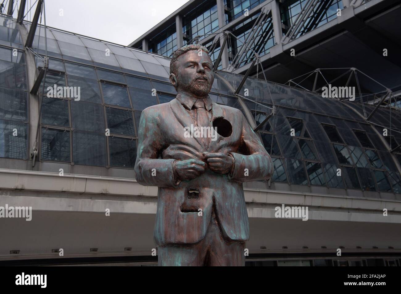 Larger than life statue hires stock photography and images Alamy