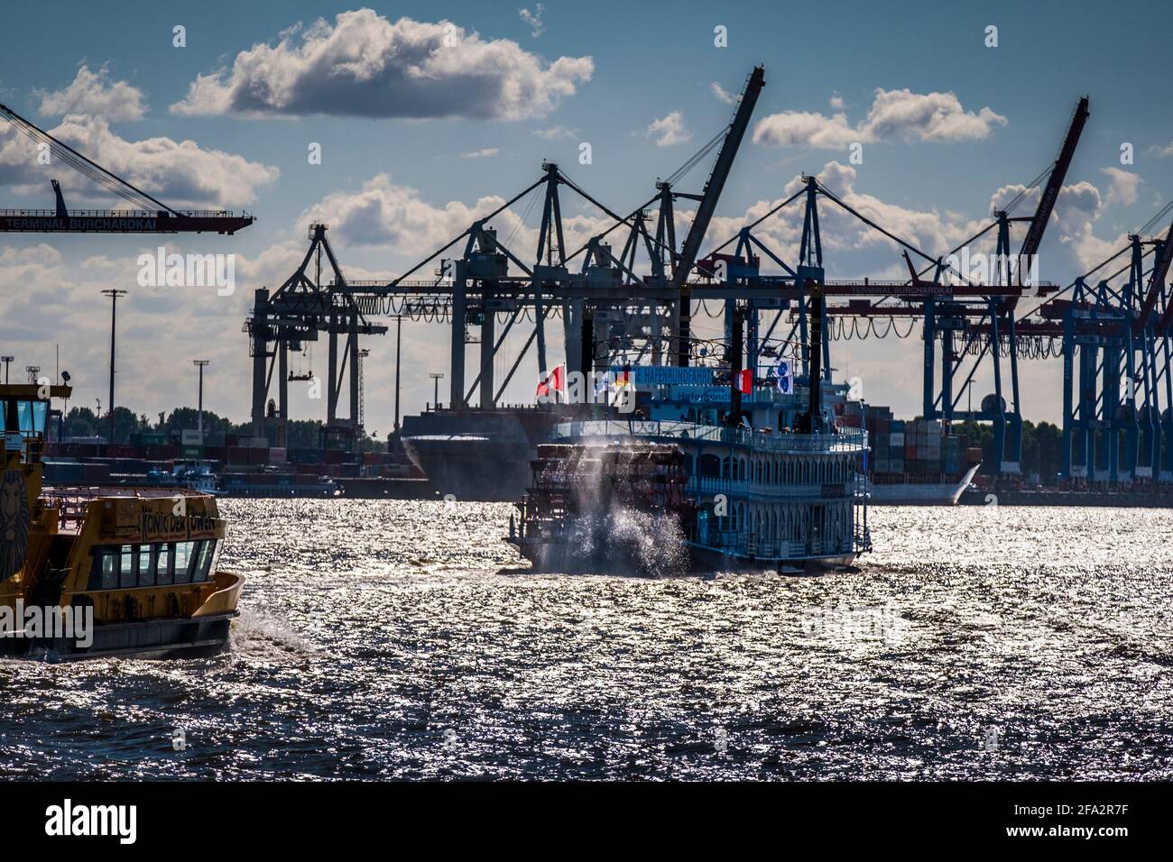 Raddampfer Louisiana Star der Reederei Abicht während einer Hafenrundfahrt in Hamburg. Stock Photo