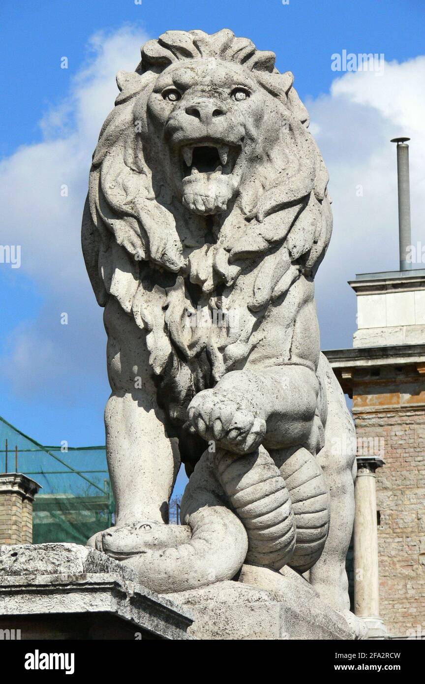 Big sculpture of a roaring lion Stock Photo - Alamy