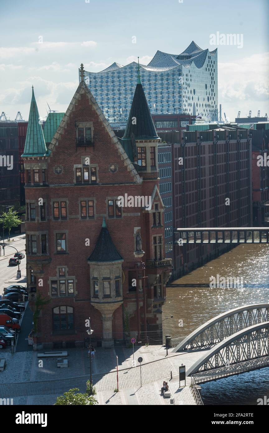 Die Elbphilharmonie (kurz „Elphi“ ) ist ein im November 2016 fertiggestelltes Konzerthaus in Hamburg. Baubeginn war 2007 Stock Photo