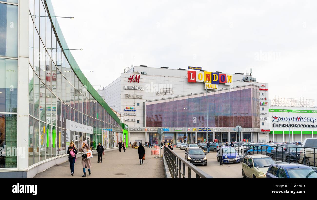 Enclosed shopping malls hi-res stock photography and images - Alamy