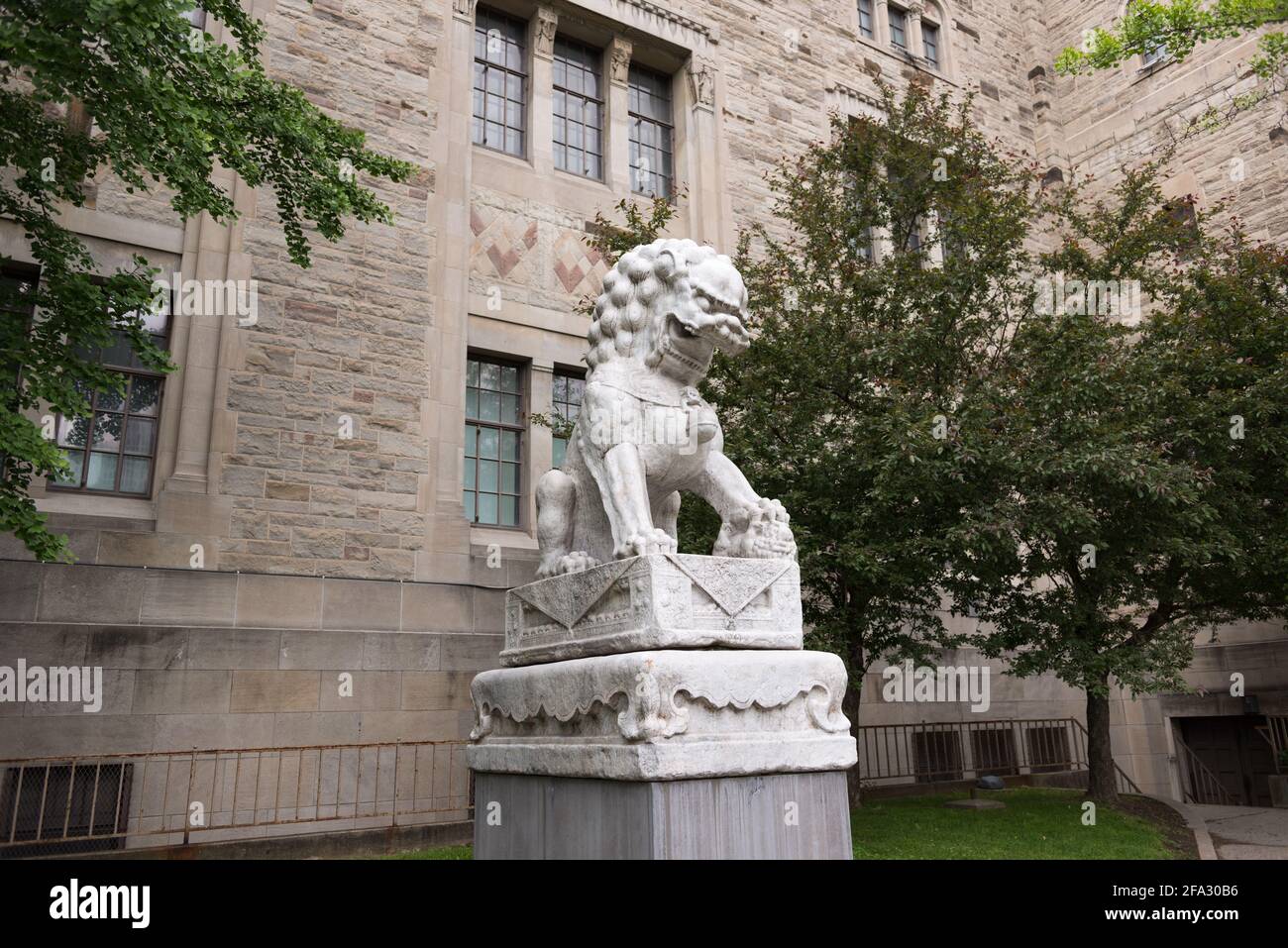 Guardian shishi lion entrance hi res stock photography and images Alamy