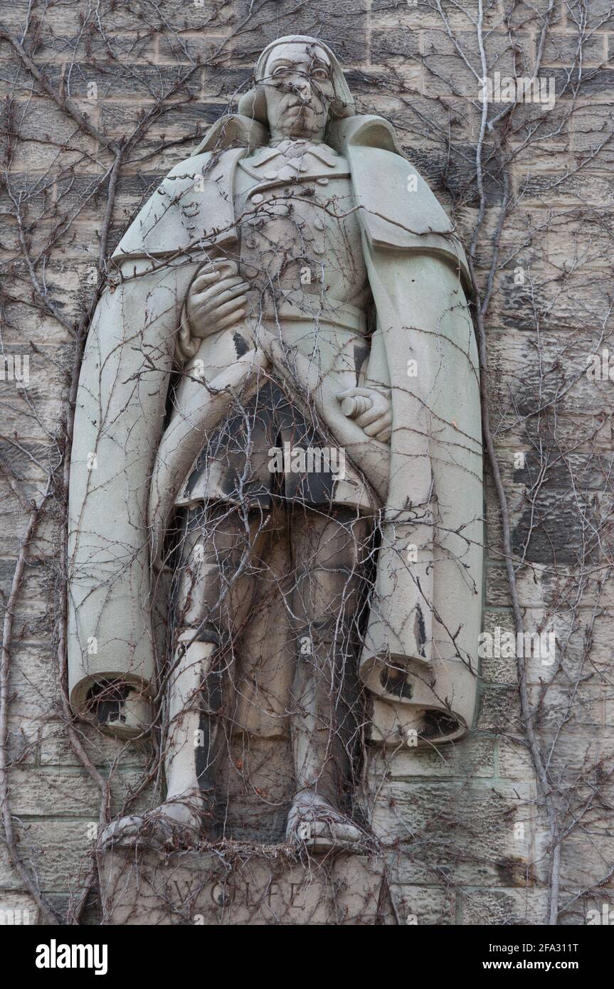 Sigmund Samuel Building (14 Queen's Park Crescent West), Toronto, Ontario,  Canada - high relief sculpture of James Wolfe (1727-1759 Stock Photo - Alamy