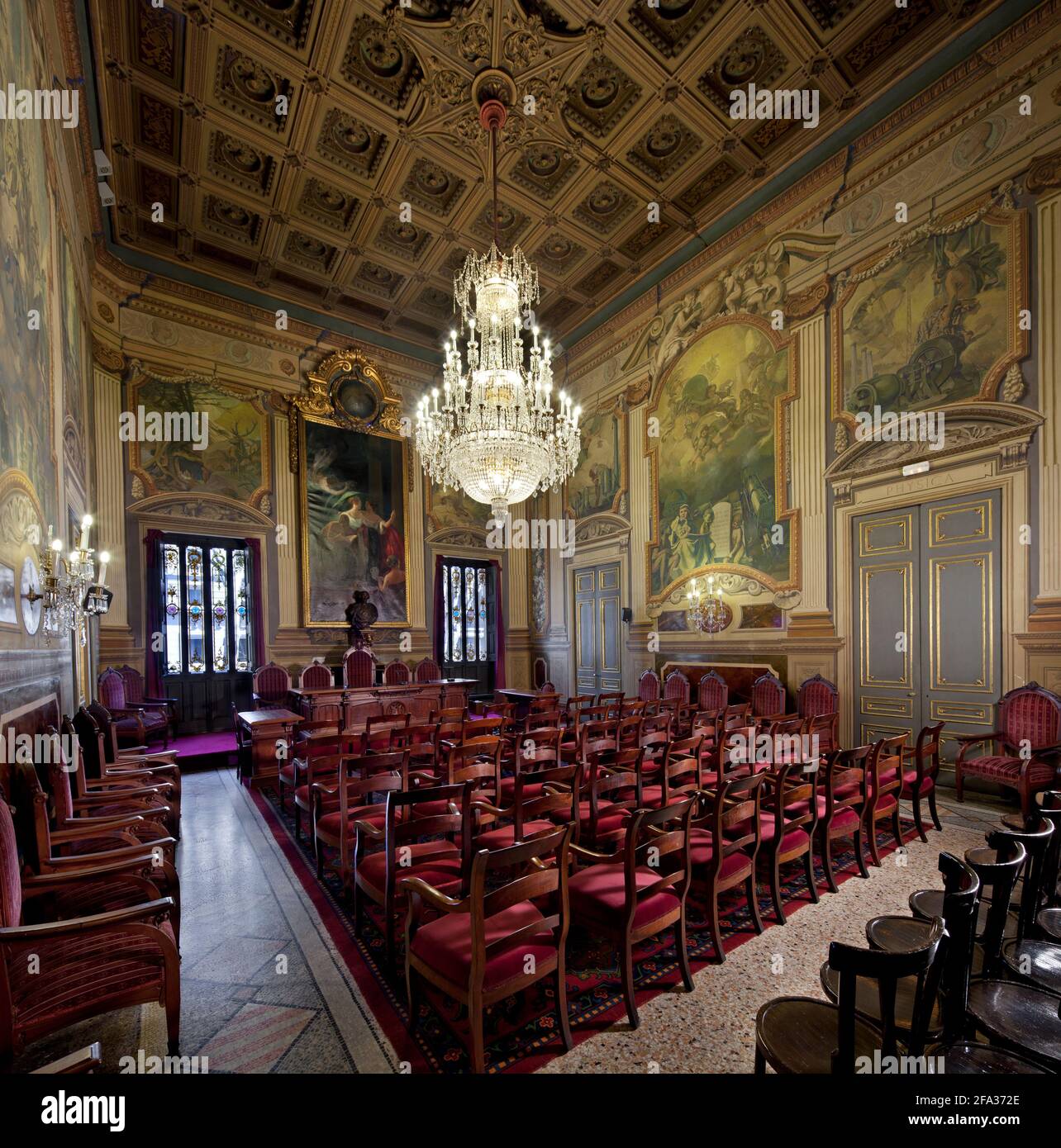 Royal albert hall interior hi-res stock photography and images - Alamy
