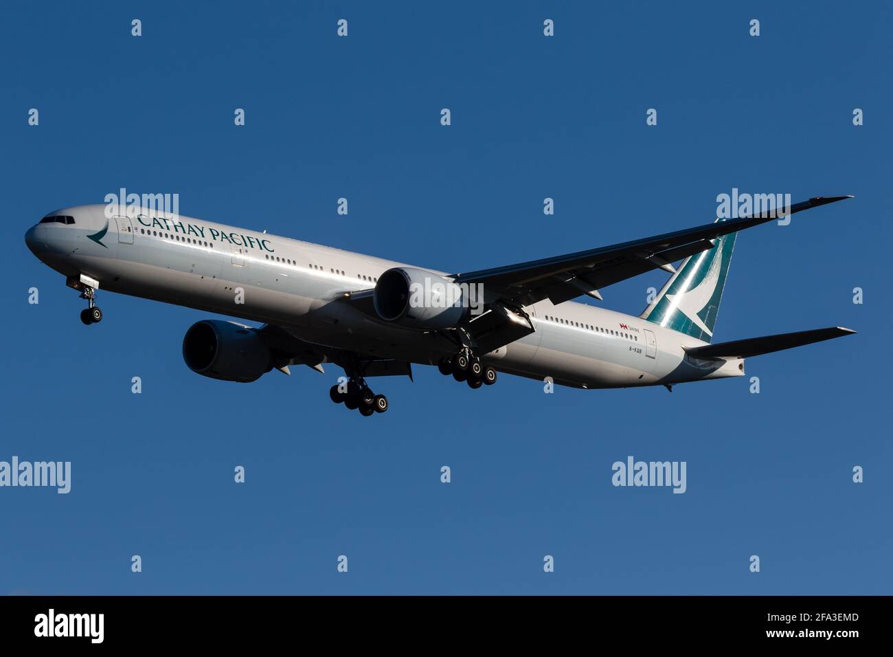 Cathay Pacific Boeing 777-367ER B-KQB in Pittsburgh Stock Photo