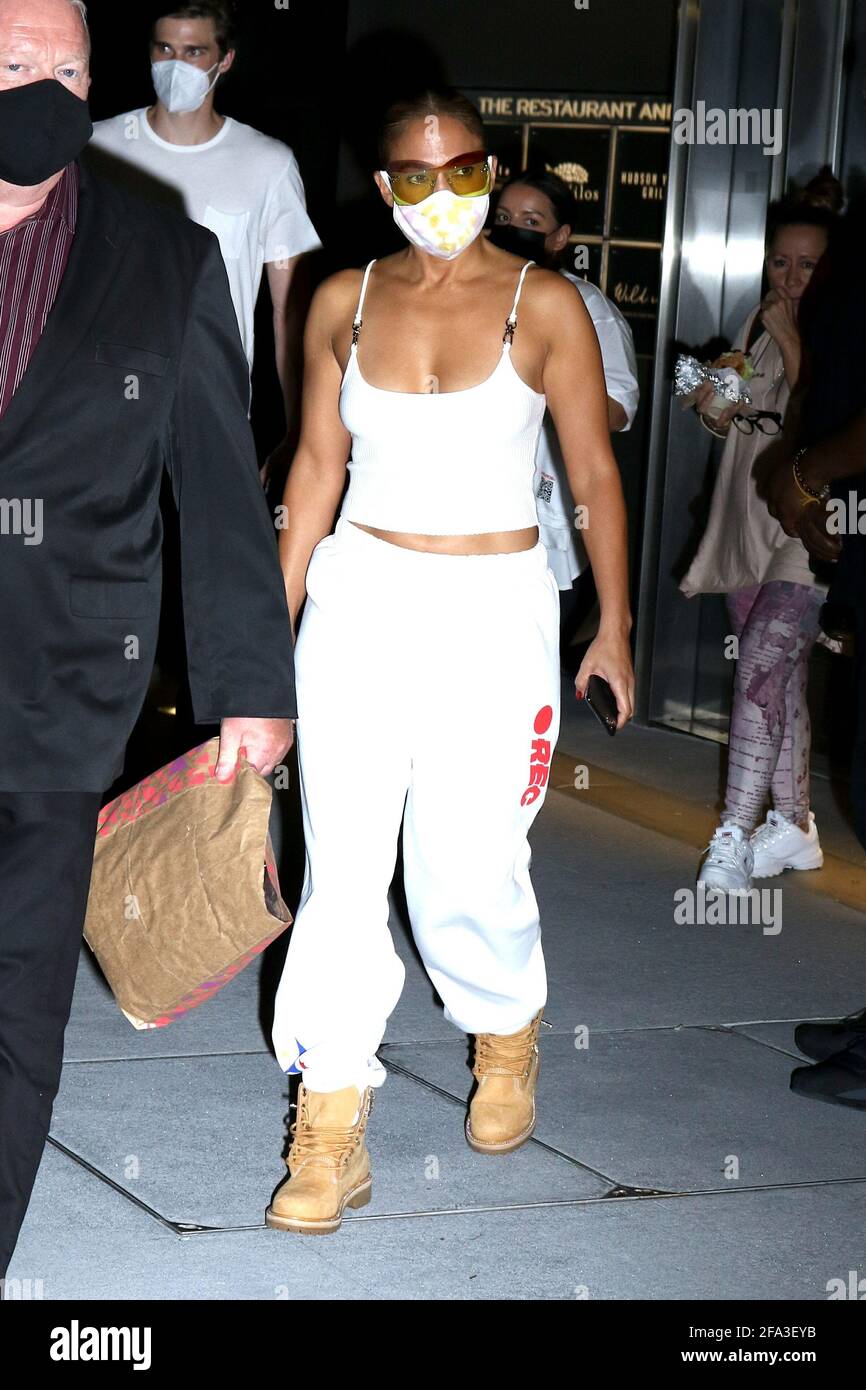 New York - NY - 20200809 Jennifer Lopez films a new music video with