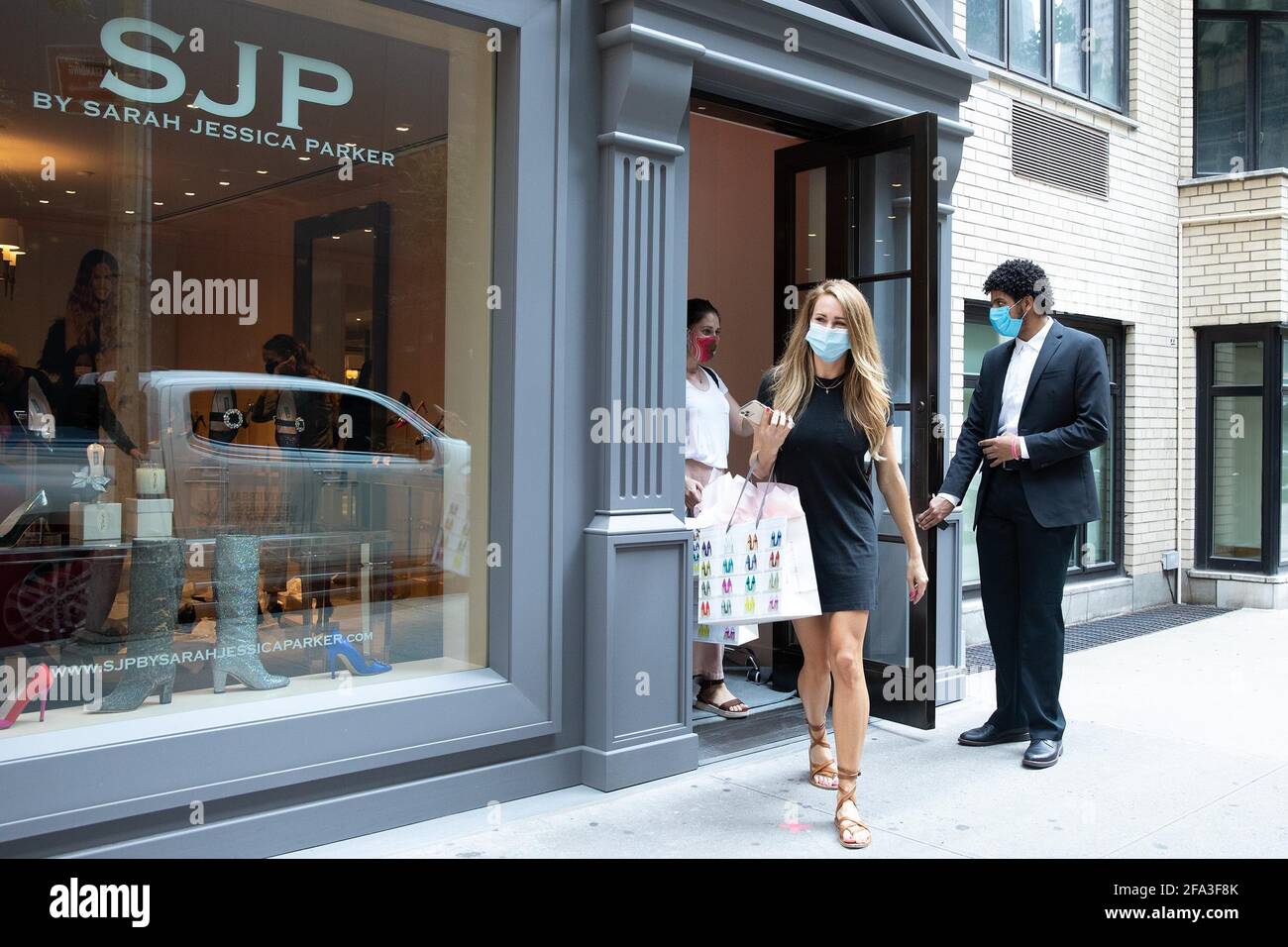 New York NY 20200825 Sarah Jessica Parker Visits SJP Collection 