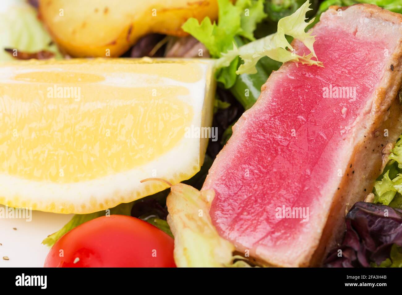 Classic nicoise salad with roasted potatoes and grilled tuna. Macro
