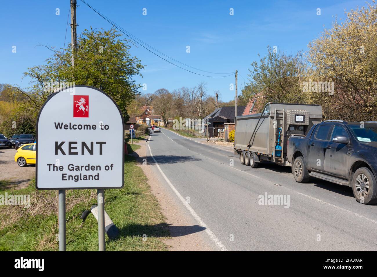 Welcome to Kent, The garden of England sign at the entrance to Newenden the smallest village in Kent, uk Stock Photo