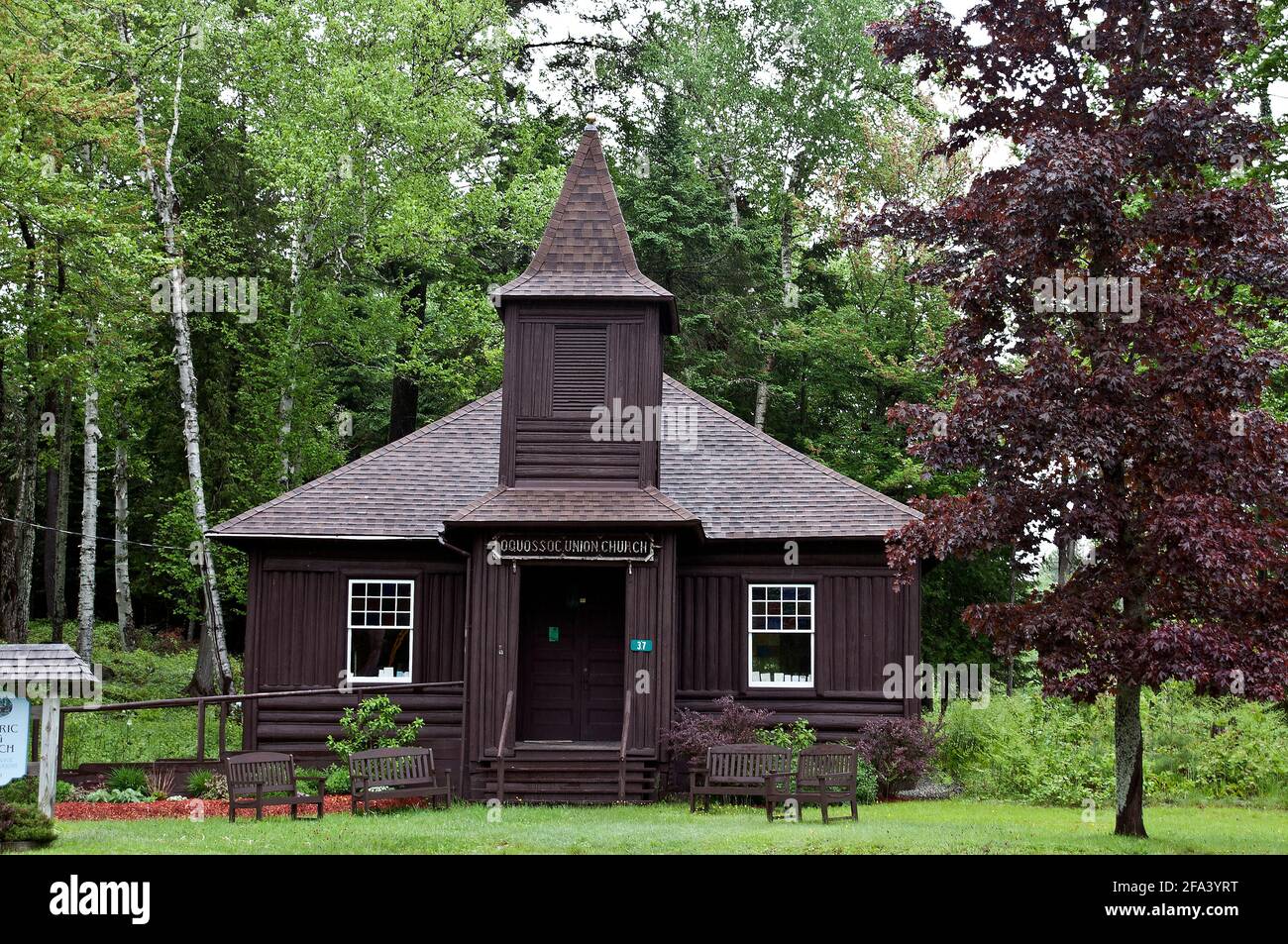 Oquossoc log church hires stock photography and images Alamy
