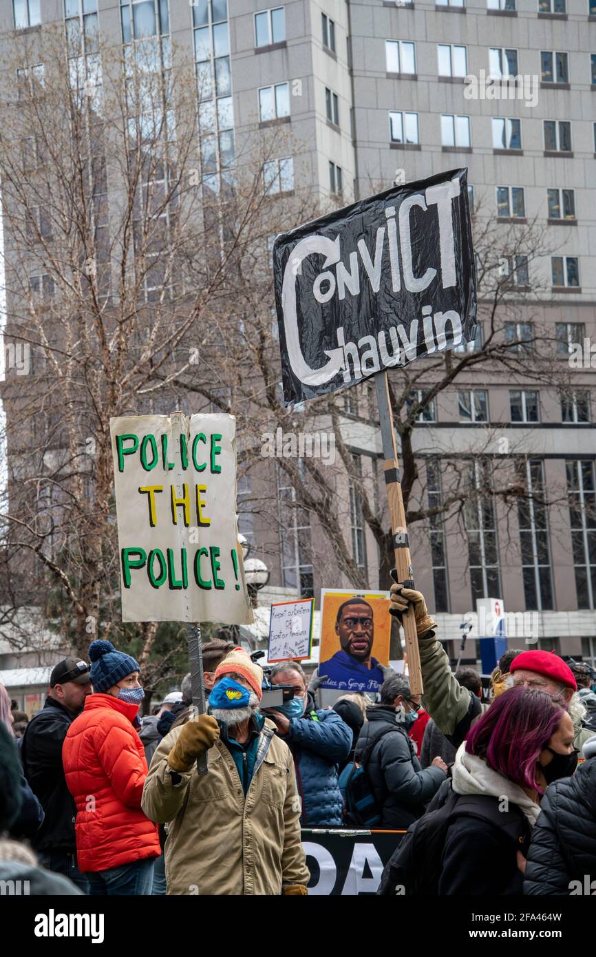 Minneapolis, Minnesota.  Protesters hold up signs in front of the government center while waiting for the verdict in the trial of Derek Chauvin for th Stock Photo