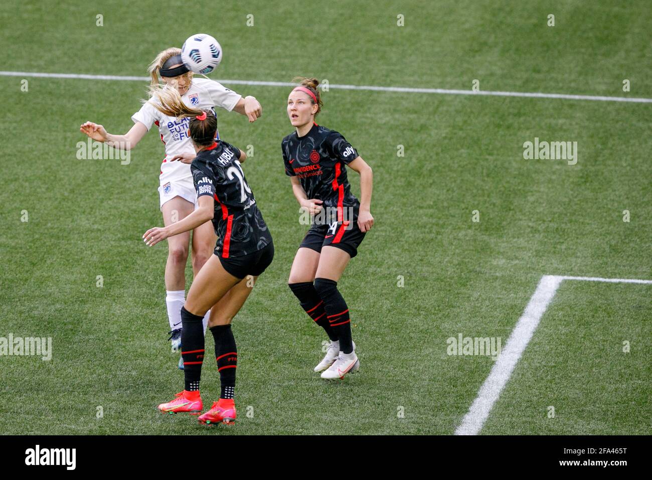 Portland, USA. 21st Apr, 2021. The Thorns' Kelli Hubli (20) goes for a header. The Portland Thorns FC beat Tacoma's OL Reign 2-0 at Providence Park in Portland, Oregon on April 21, 2021, which sends the Thorns to the Challenge Cup finals at home on May 8. (Photo by John Rudoff/Sipa USA) Credit: Sipa USA/Alamy Live News Stock Photo