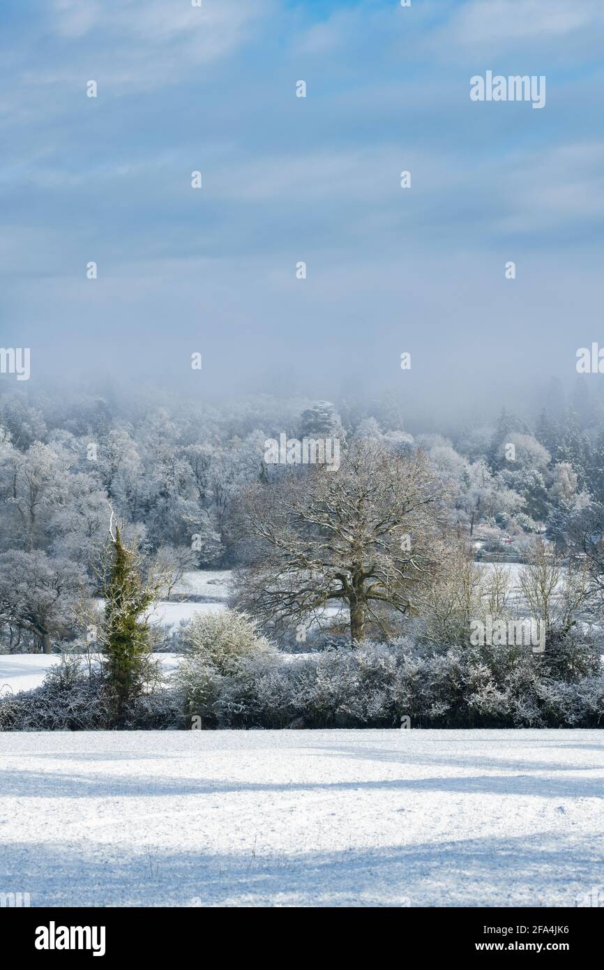 Cotswold countryside in the spring snow. Bourton on the Hill, Cotswolds ...