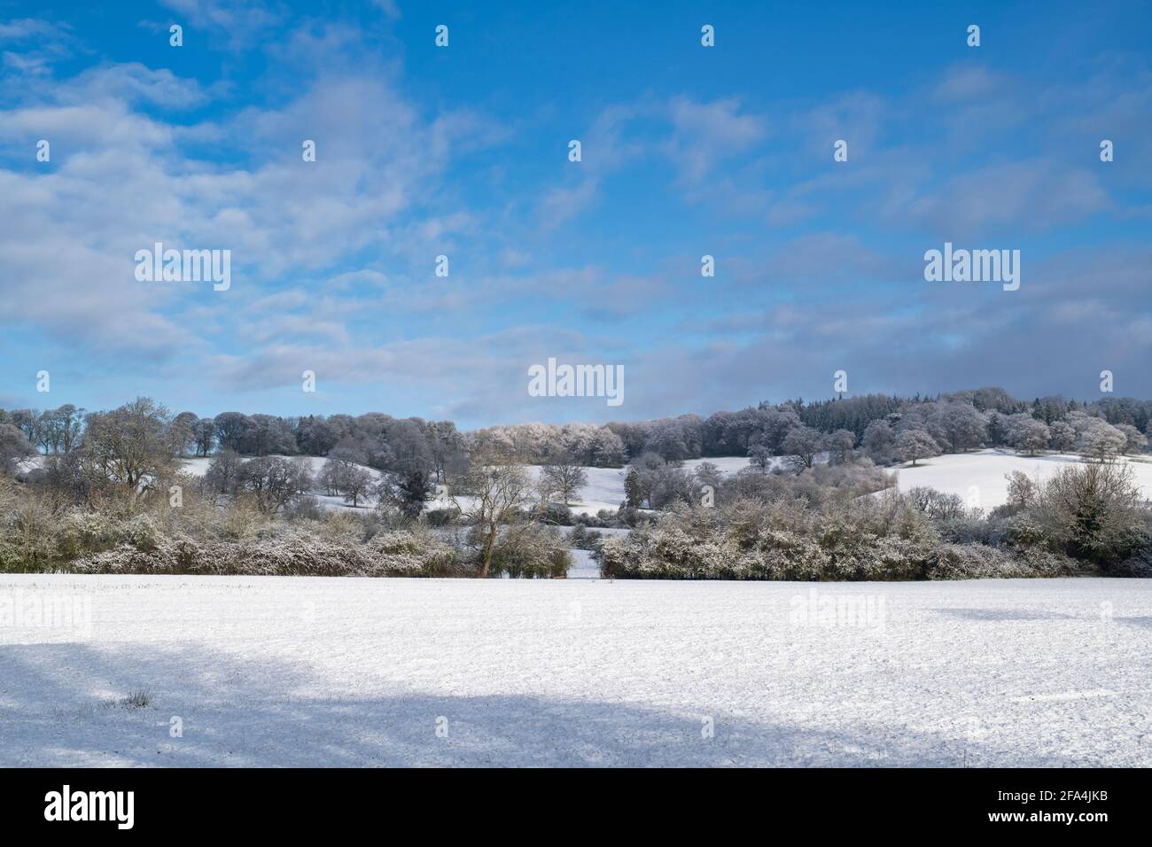 Cotswold countryside in the spring snow. Bourton on the Hill, Cotswolds ...