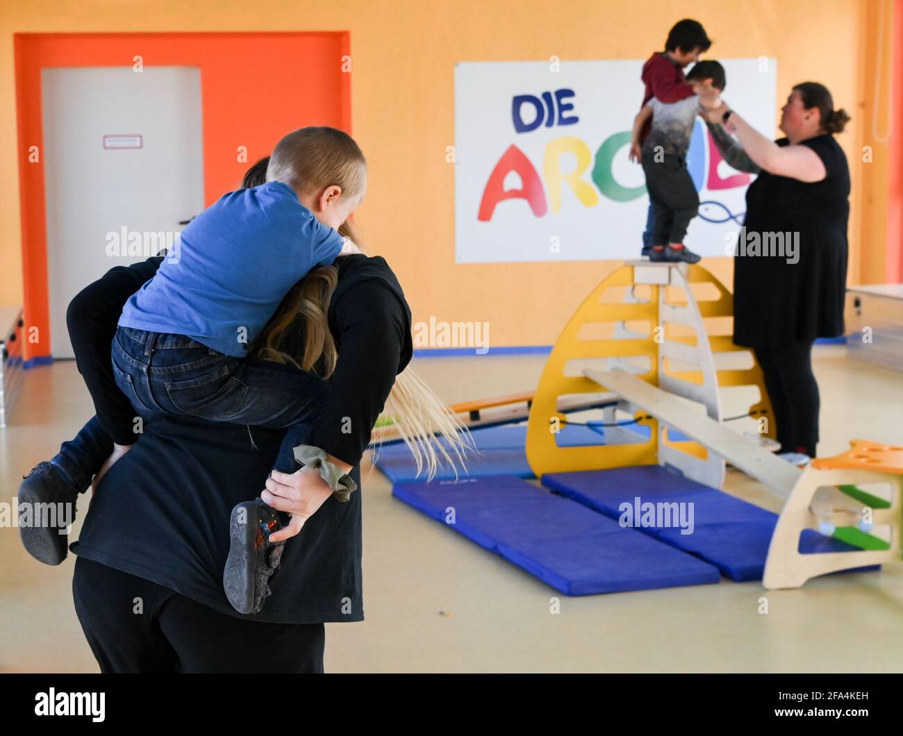 Berlin, Germany. 21st Apr, 2021. Children are looked after during leisure time care at the Arche in Hellersdorf. The association 'Die Arche Christliches Kinder- und Jugendwerk' runs leisure facilities and school care for socially disadvantaged children. Credit: Jens Kalaene/dpa-Zentralbild/dpa/Alamy Live News Stock Photo