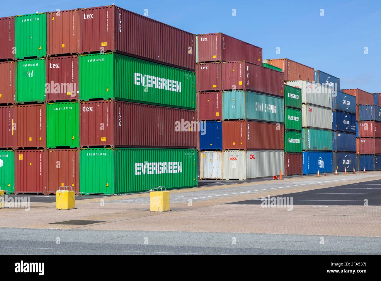 Stack containers port of felixstowe container pile hi-res stock ...