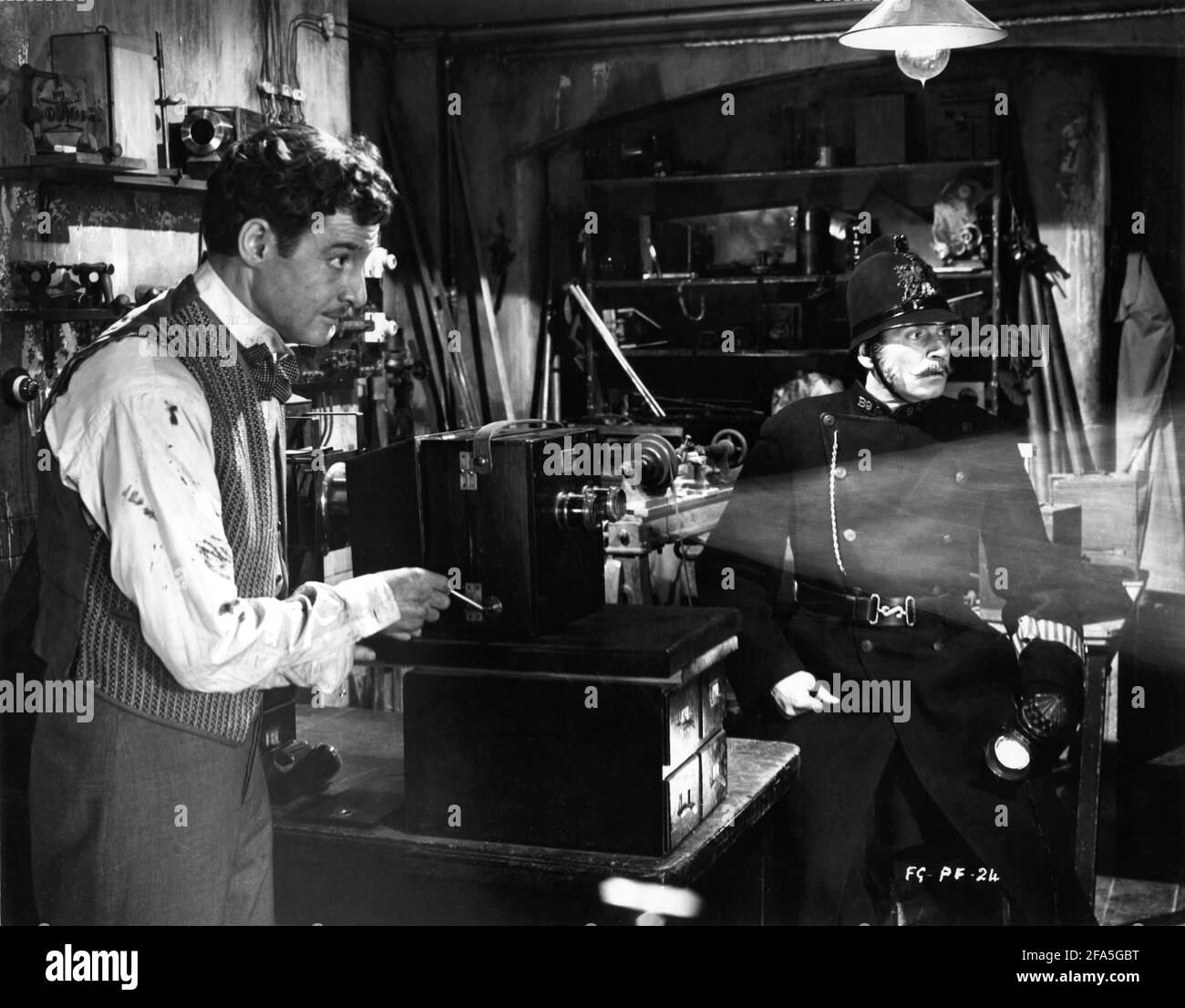 The magic box 1951 robert donat Black and White Stock Photos & Images ...