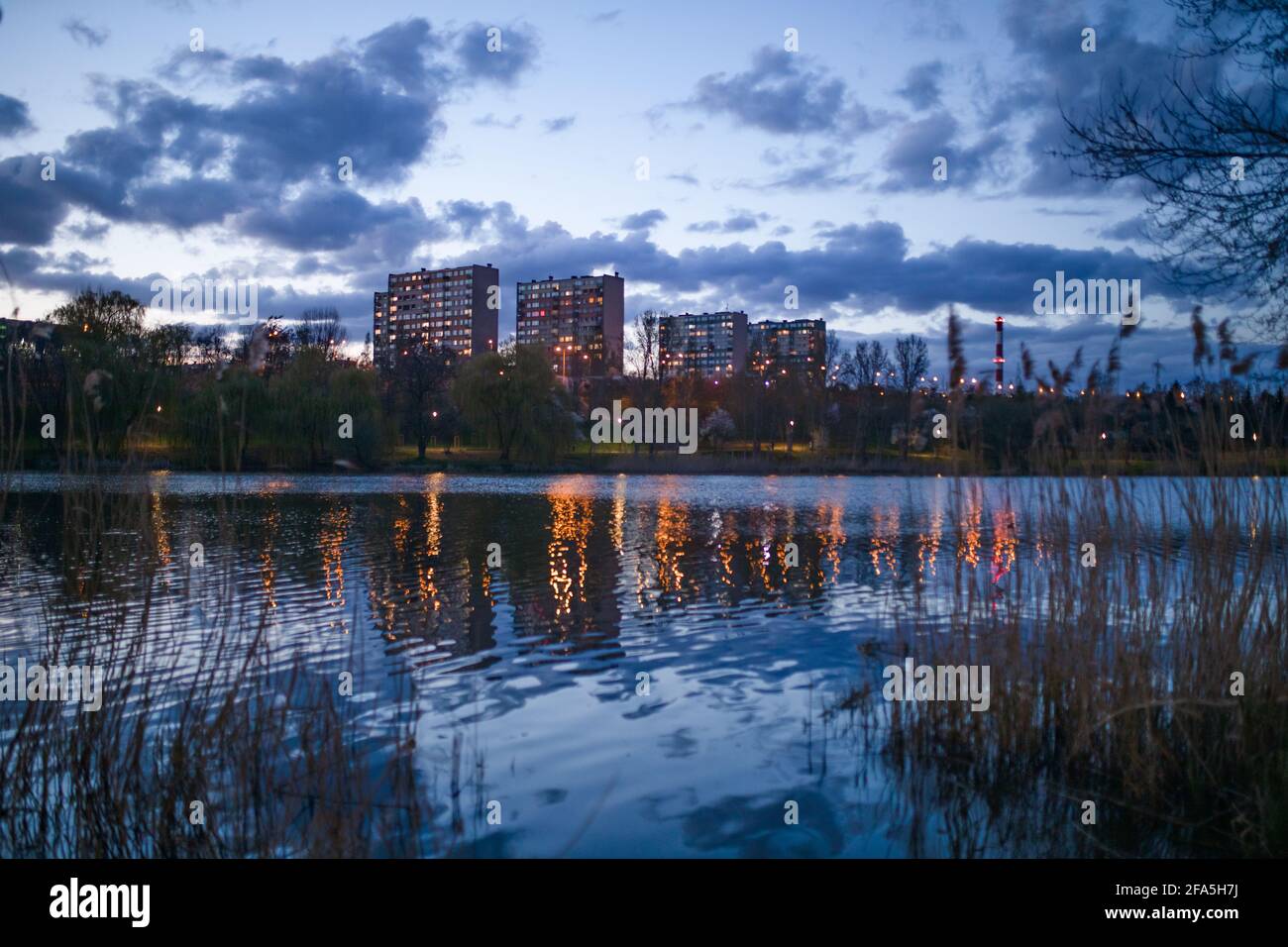New housing estate lake hi-res stock photography and images - Alamy