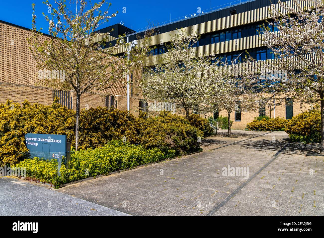 Department of Materials Science and Metallurgy building (2013) on the West Cambridge site of the University of Cambridge, UK. Architects NBBJ Stock Photo