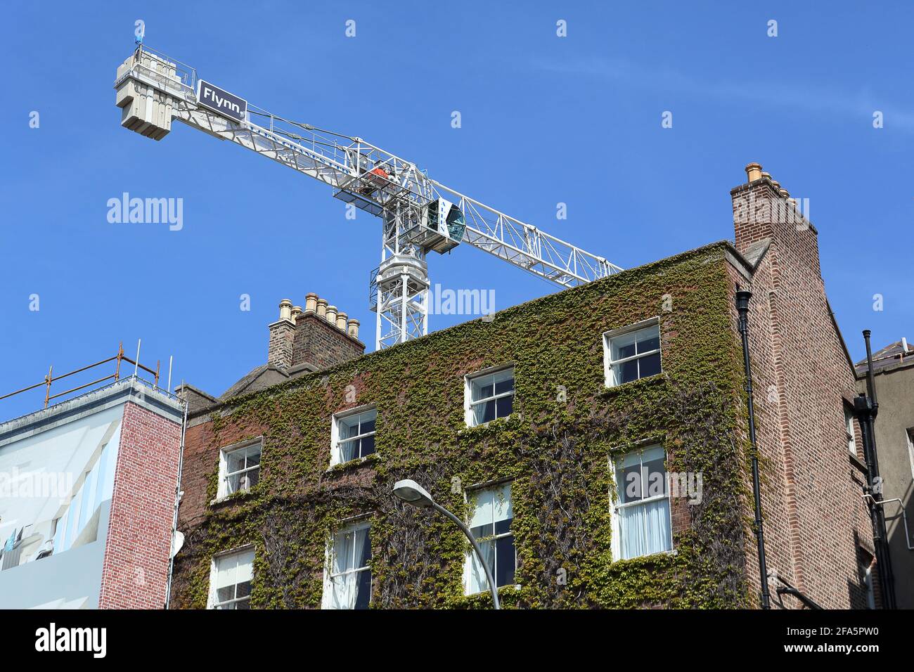 Hi rise crane, part of the on-going redevelopment of dublin, visible from stephens green park Stock Photo