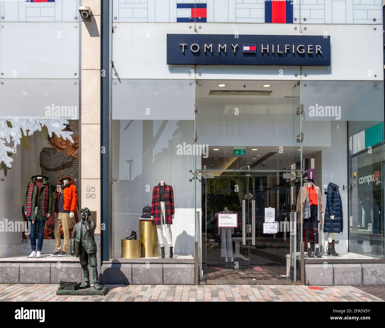 Tommy hilfiger hi-res stock photography and images - Alamy