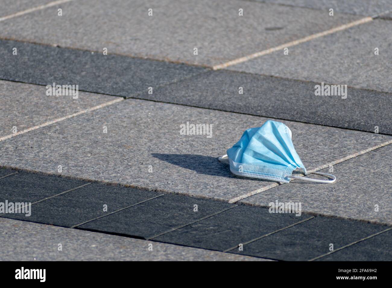 Surgical garbage hi-res stock photography and images - Alamy