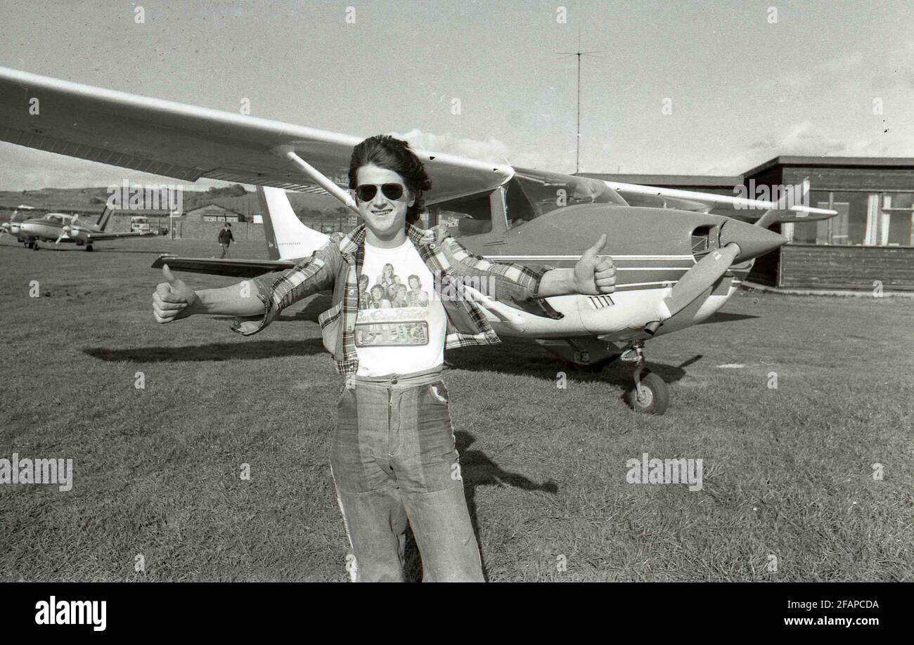 FILE PHOTO: Former Bay City Rollers frontman Les McKeown dies aged 65 Flashback 70's Bay City Roller Les McKeown at Edinburgh Flying club to start a course of lessons. Credit: eric mccowat/Alamy Live News Stock Photo